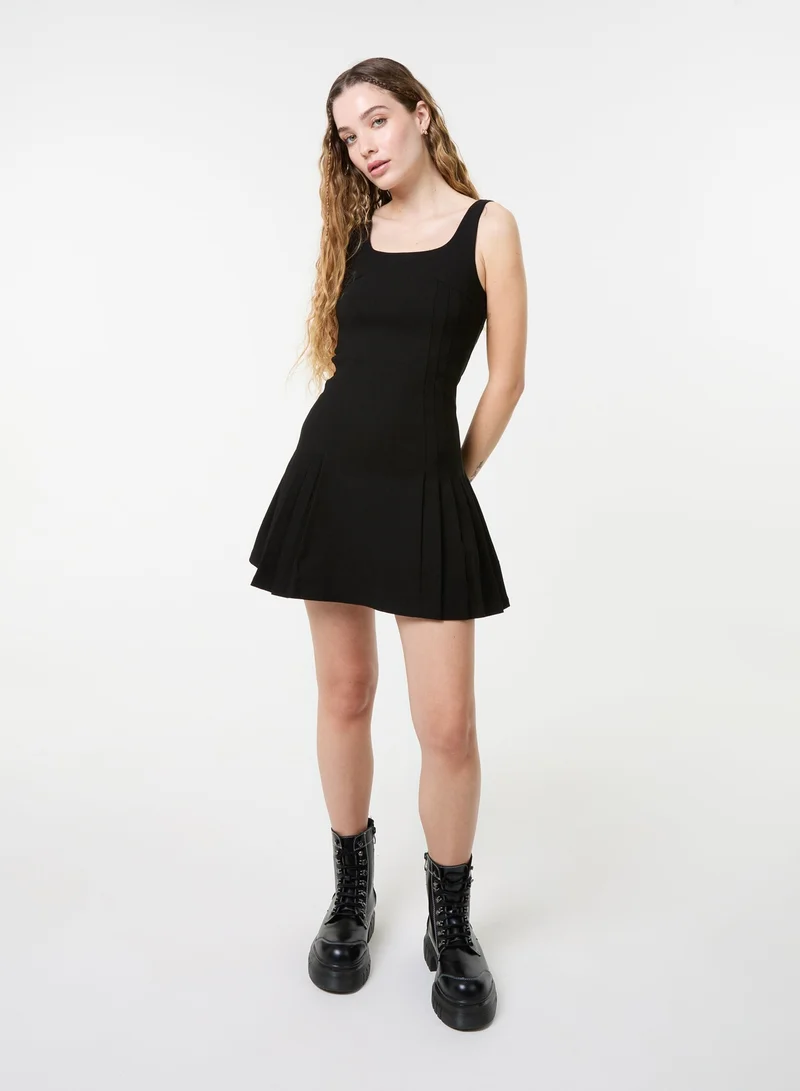 بينك فانيلا Pleated Mini Dress